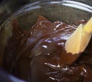 How to melt chocolate so that it is liquid