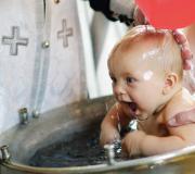 Come si svolgono i battesimi?  Battesimo di un bambino.  È possibile battezzare senza sacerdote
