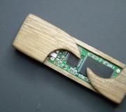 Įsilaužėlių „flash drive“, pagamintas iš BIOS lustų'a Моддинг флешек в стиле стимпанк